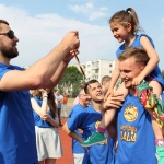 J.Valanciunas awards the youngest participant and her coaches