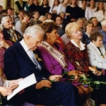 1992 m. Panevežio V. Žemkalnio Gimanzija švenčia 60 m. jubiliejų. Antras iš kairės - dr. J.P.Kazickas, trečia - p. A.Kazickienė.